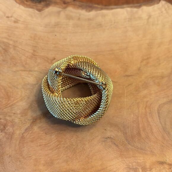 Vintage Mesh Knot Brooch - Picture 4 of 6